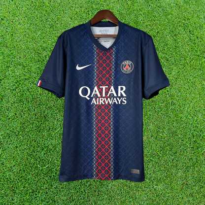 Camiseta local del Paris Saint-Germain FC (PSG) 25/26, versión para aficionados 