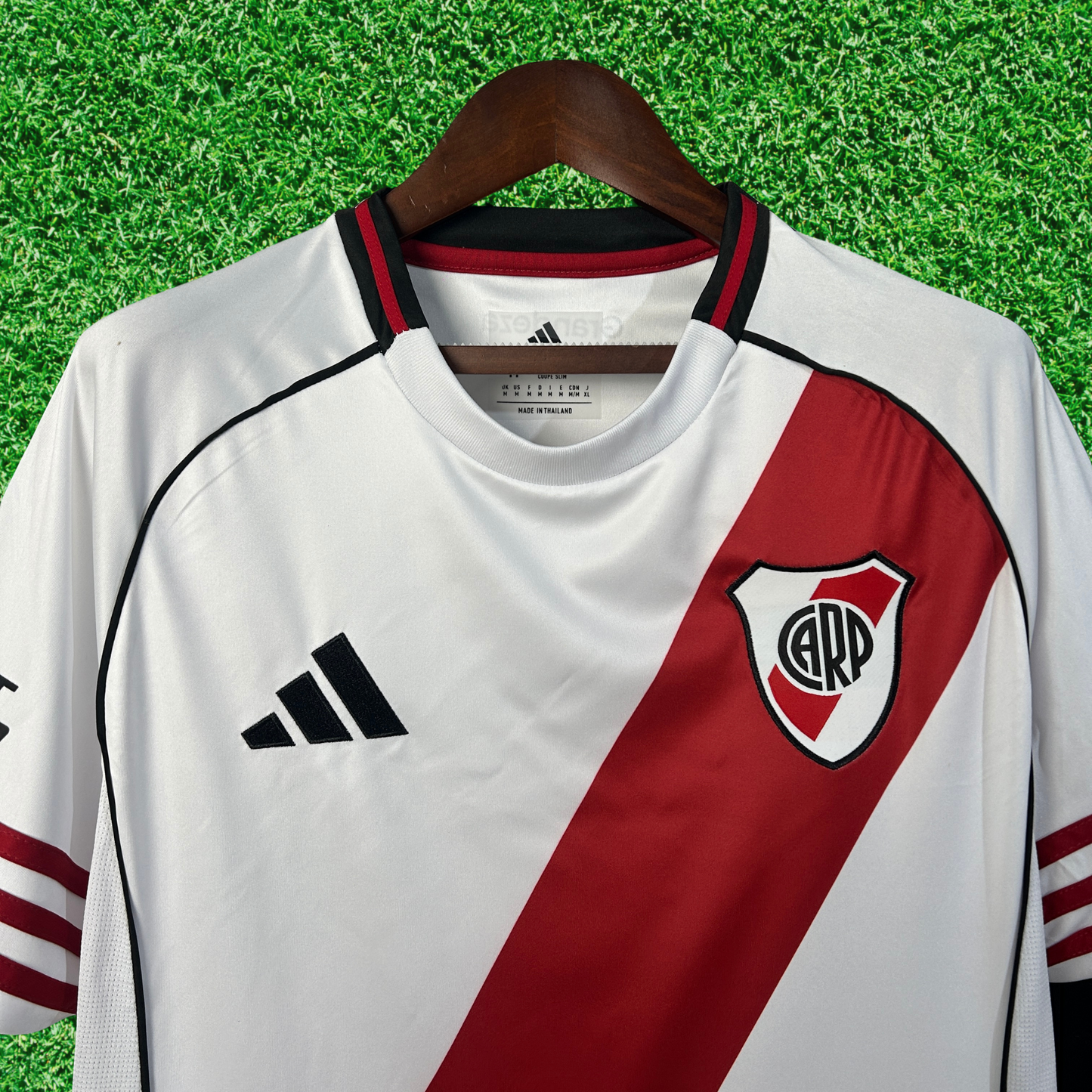 Camiseta local de River Plate 25/26 versión para aficionados 