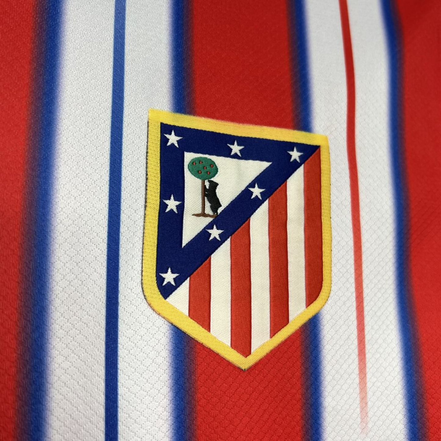 Camiseta local del Atlético de Madrid 24/25 versión para aficionados 