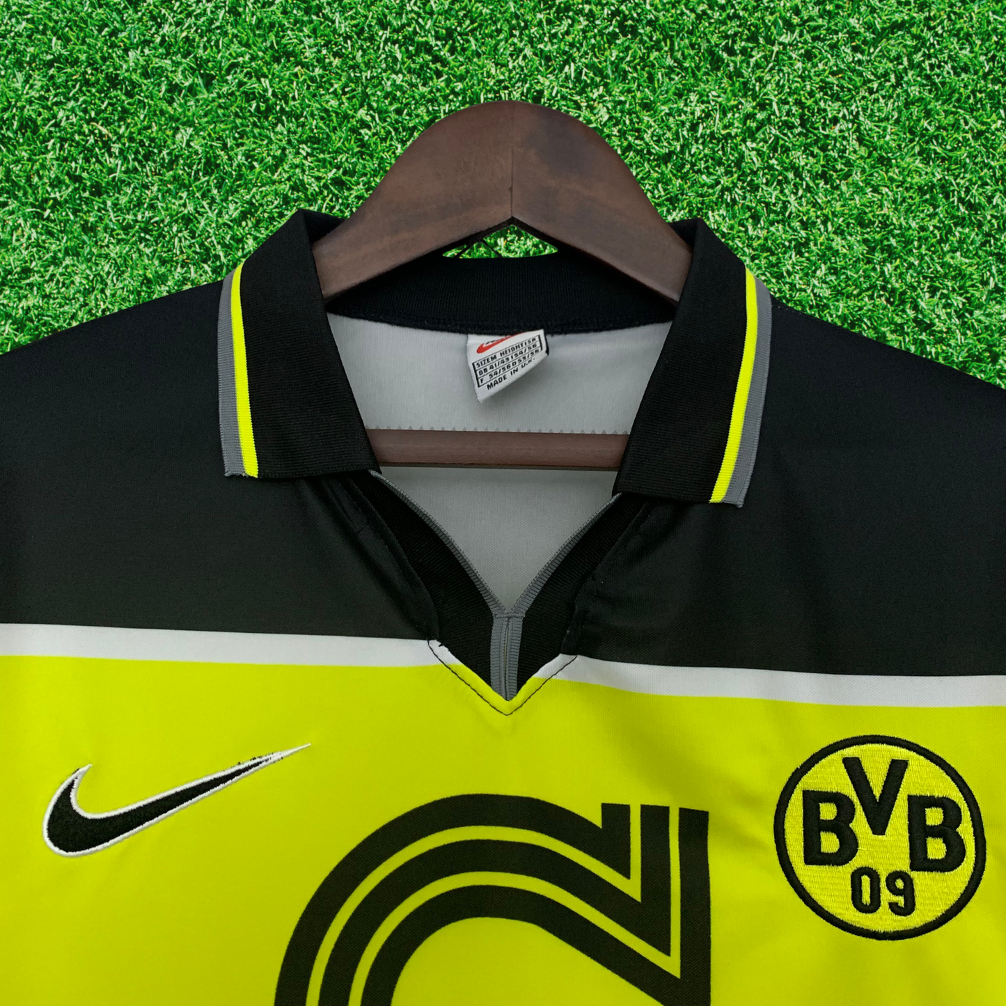 Camiseta retro del Borussia Dortmund de la final de la Champions League 96/97 