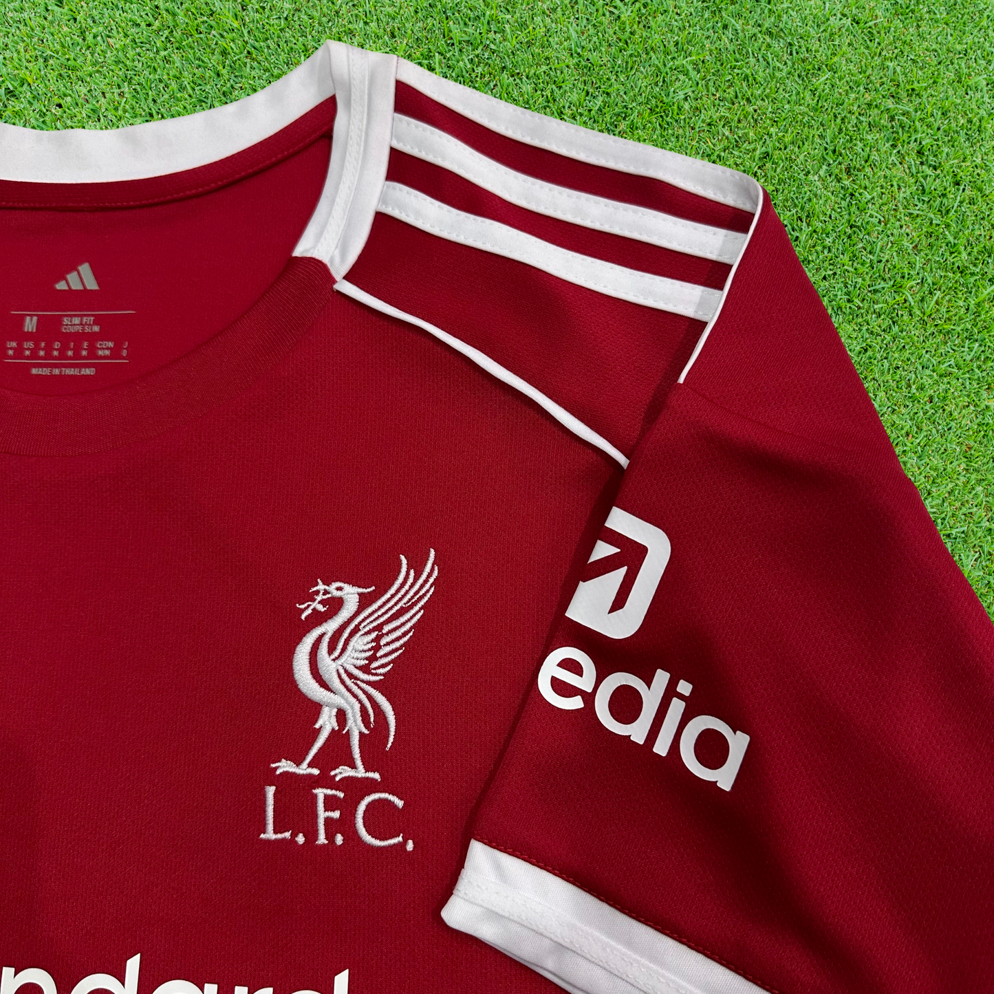 Camiseta local del Liverpool FC 25/26, versión para aficionados 