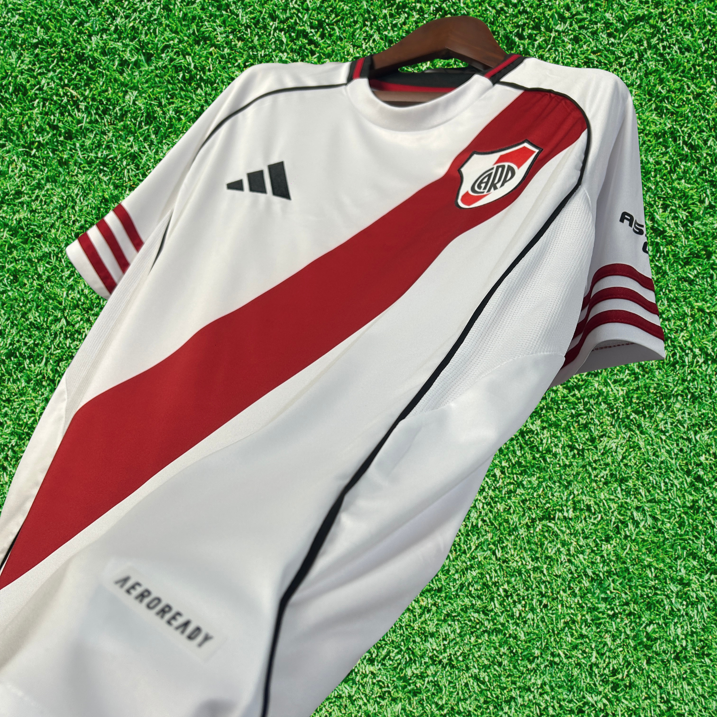 Camiseta local de River Plate 25/26 versión para aficionados 