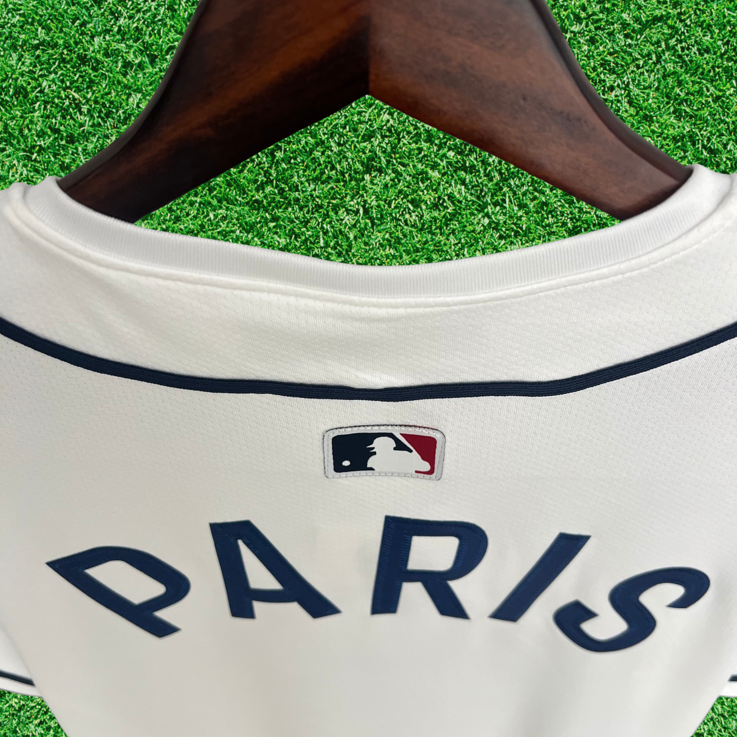 Camisa Paris Saint-Germain F.C (PSG) MLB Collab 25/26 Retrô