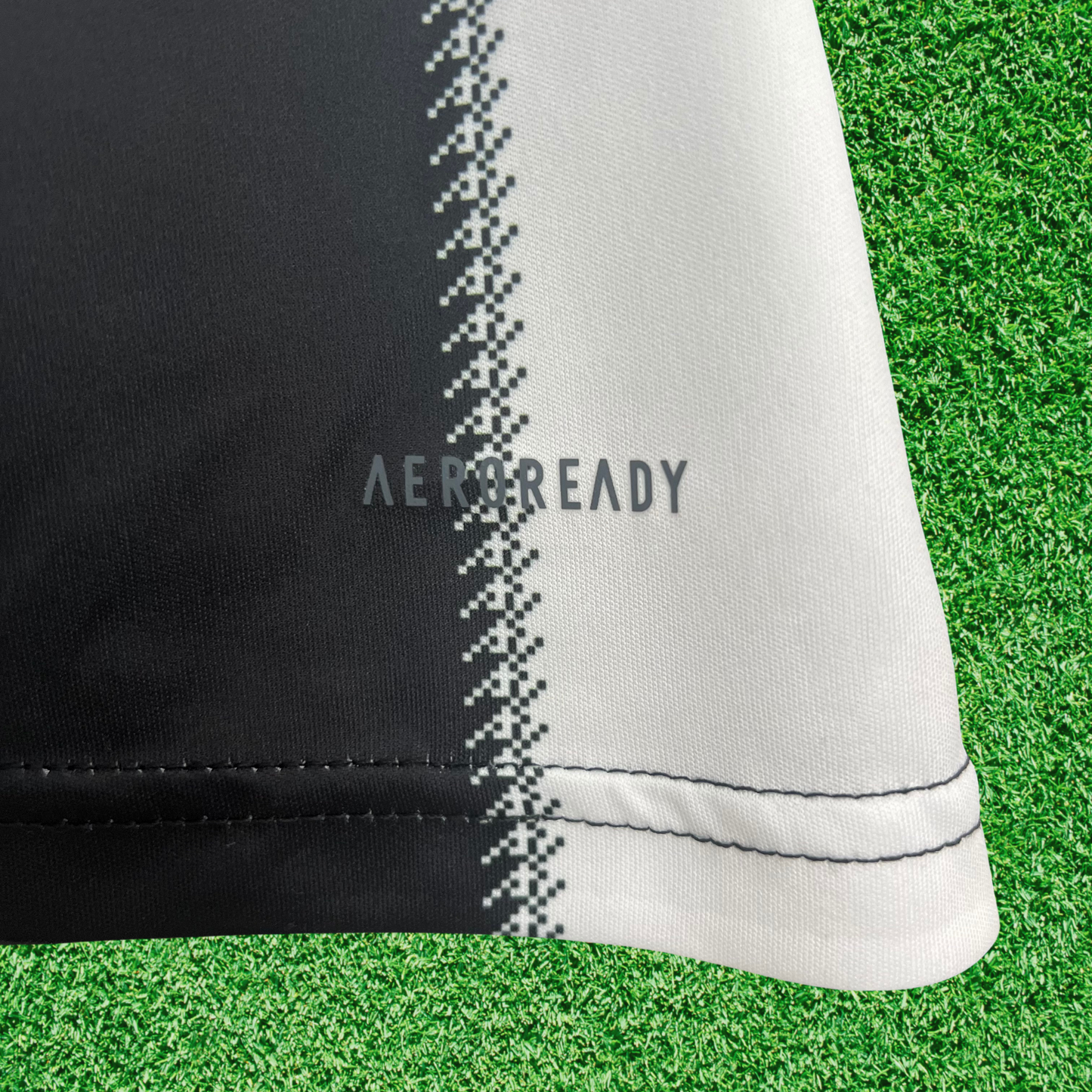 Newcastle United Home Shirt 25/26 Fan Version