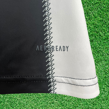 Newcastle United Home Shirt 25/26 Fan Version